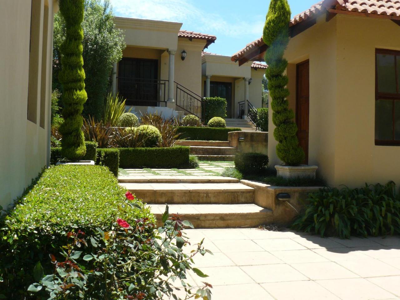 Moon And Sixpence Garden Guest House Muldersdrift Exteriör bild